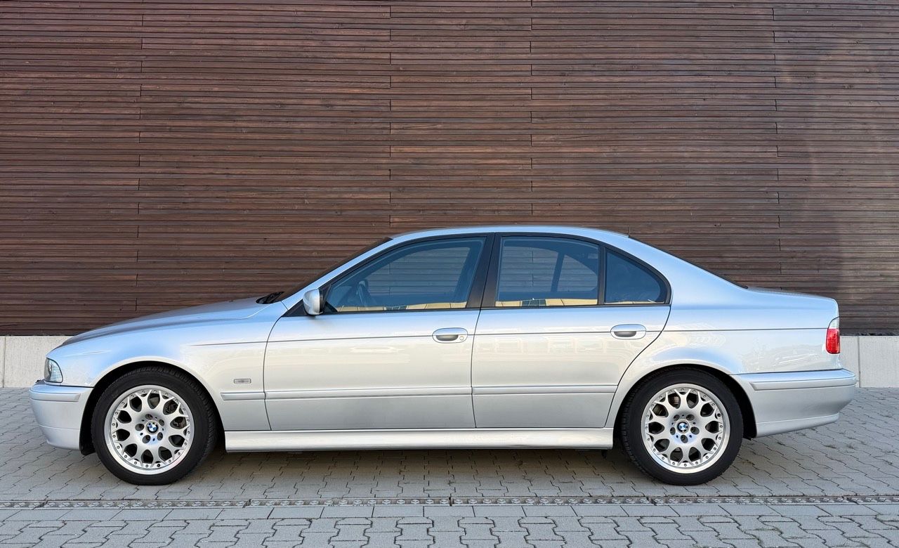 BMW 525i A Lifestyle