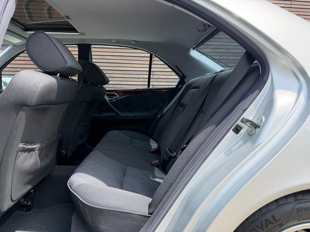 Mercedes-Benz E 220 CDI Avantgarde - Foto 9
