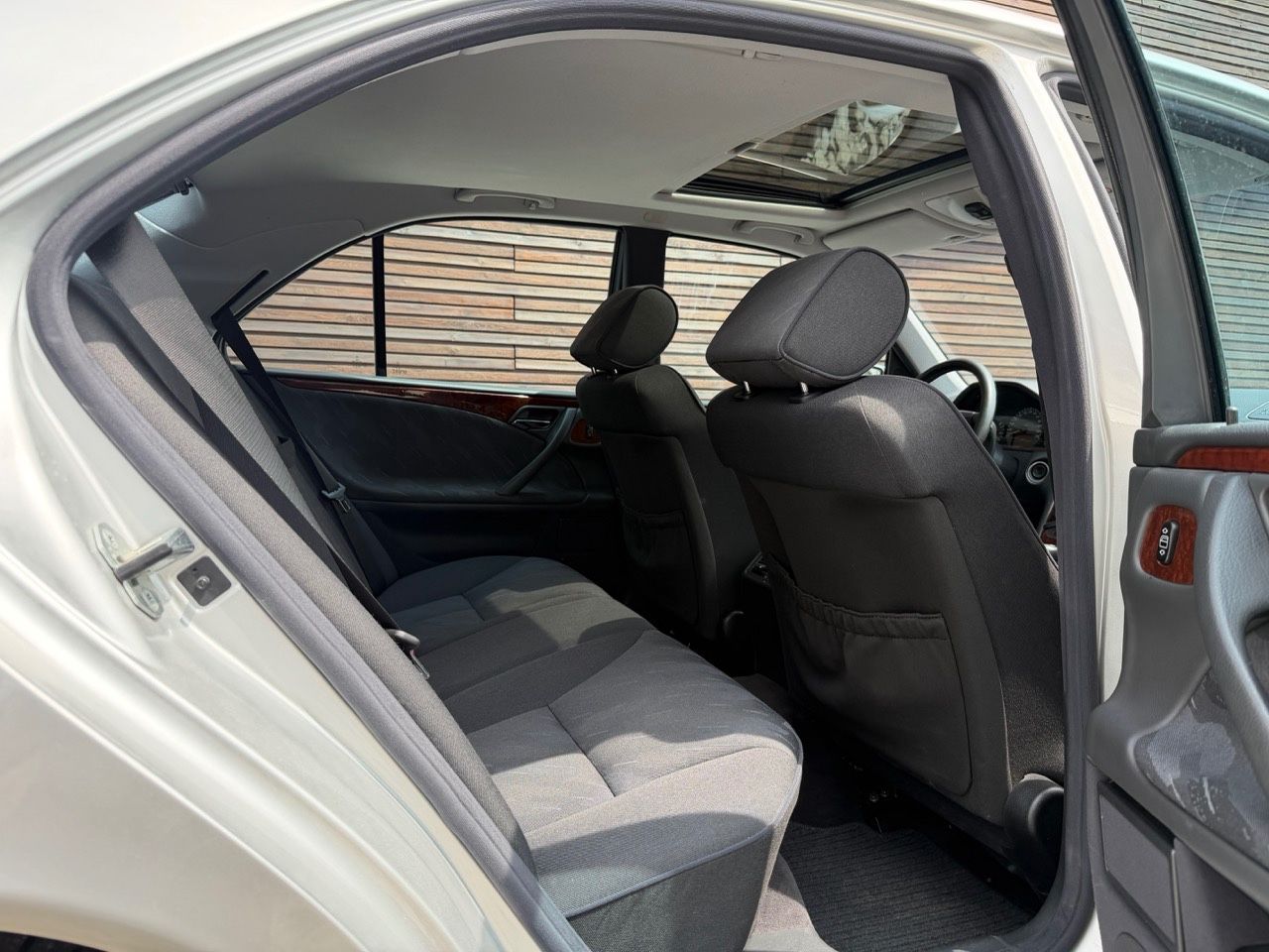 Mercedes-Benz E 220 CDI Avantgarde - Foto 12