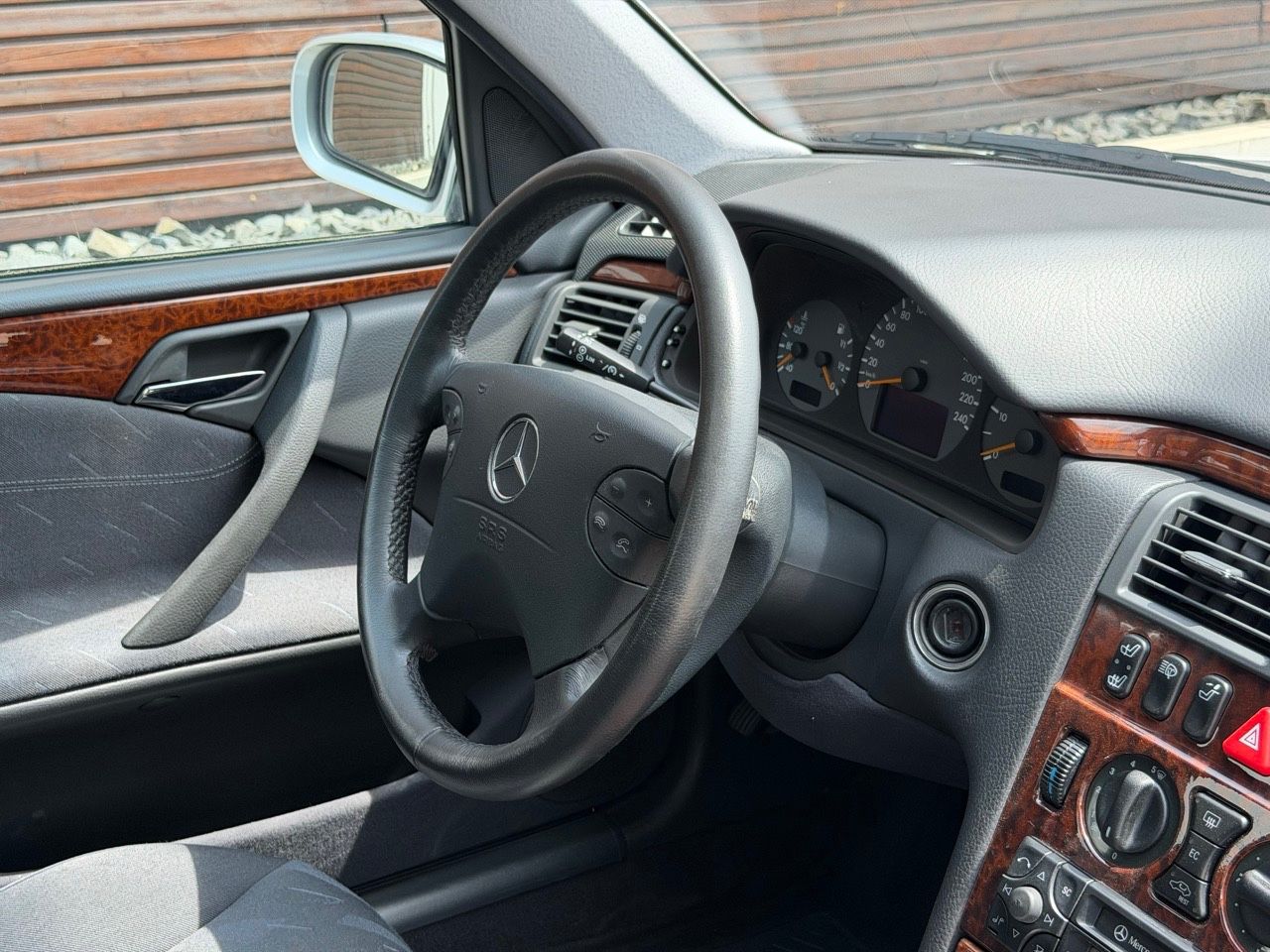 Mercedes-Benz E 220 CDI Avantgarde - Foto 15