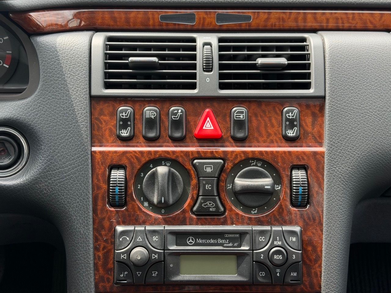Mercedes-Benz E 220 CDI Avantgarde - Foto 16